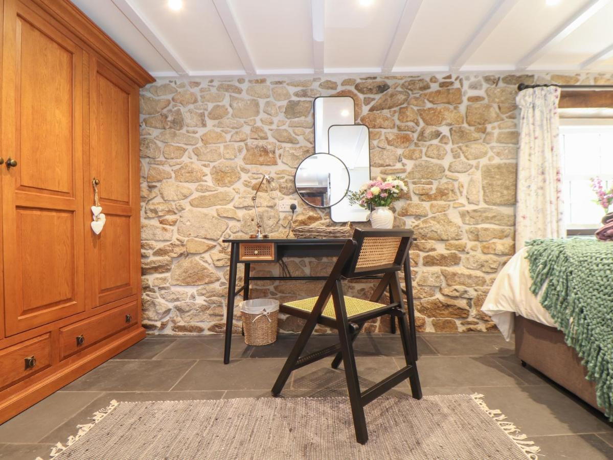 The Hayloft Villa Хелстън Екстериор снимка