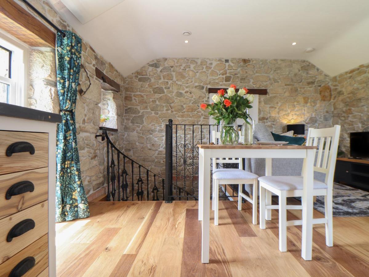 The Hayloft Villa Хелстън Екстериор снимка